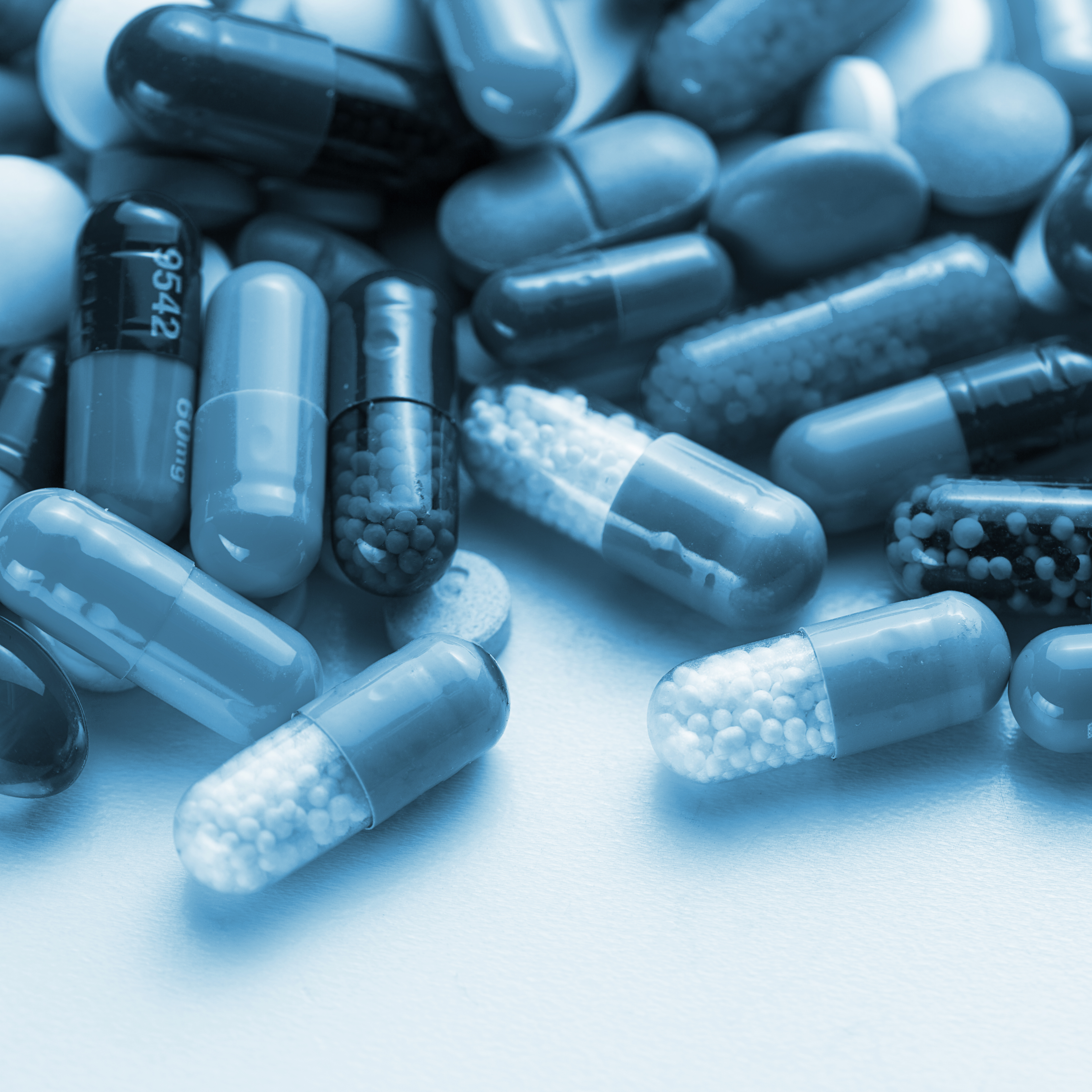 diferent-capsule-heap-tablets-mix-therapy-drugs-doctor-pills-flu-antibiotic-pharmacy-medicine-medical